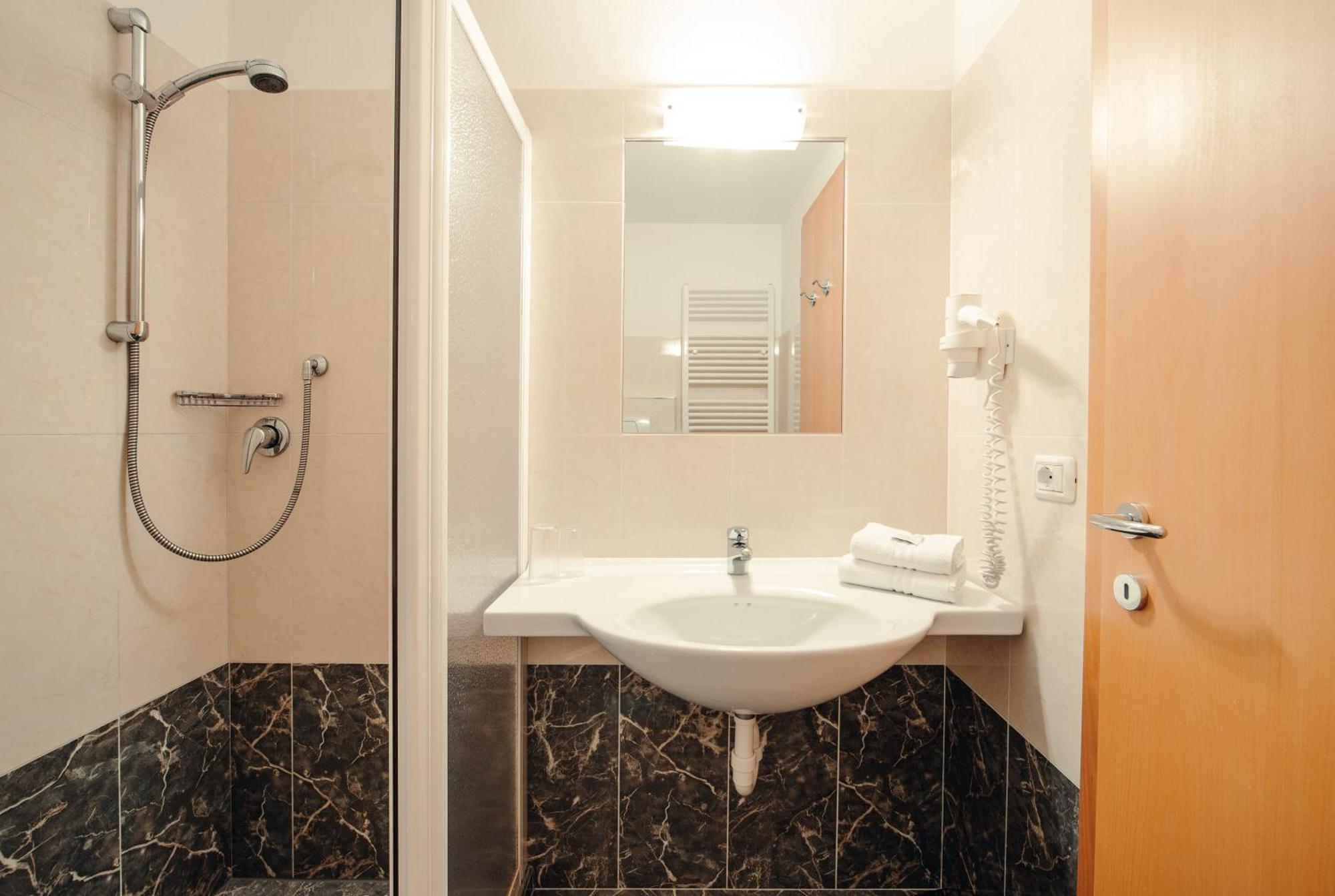 Hotel Ludwigshof & Luvina Trodena Ruang foto